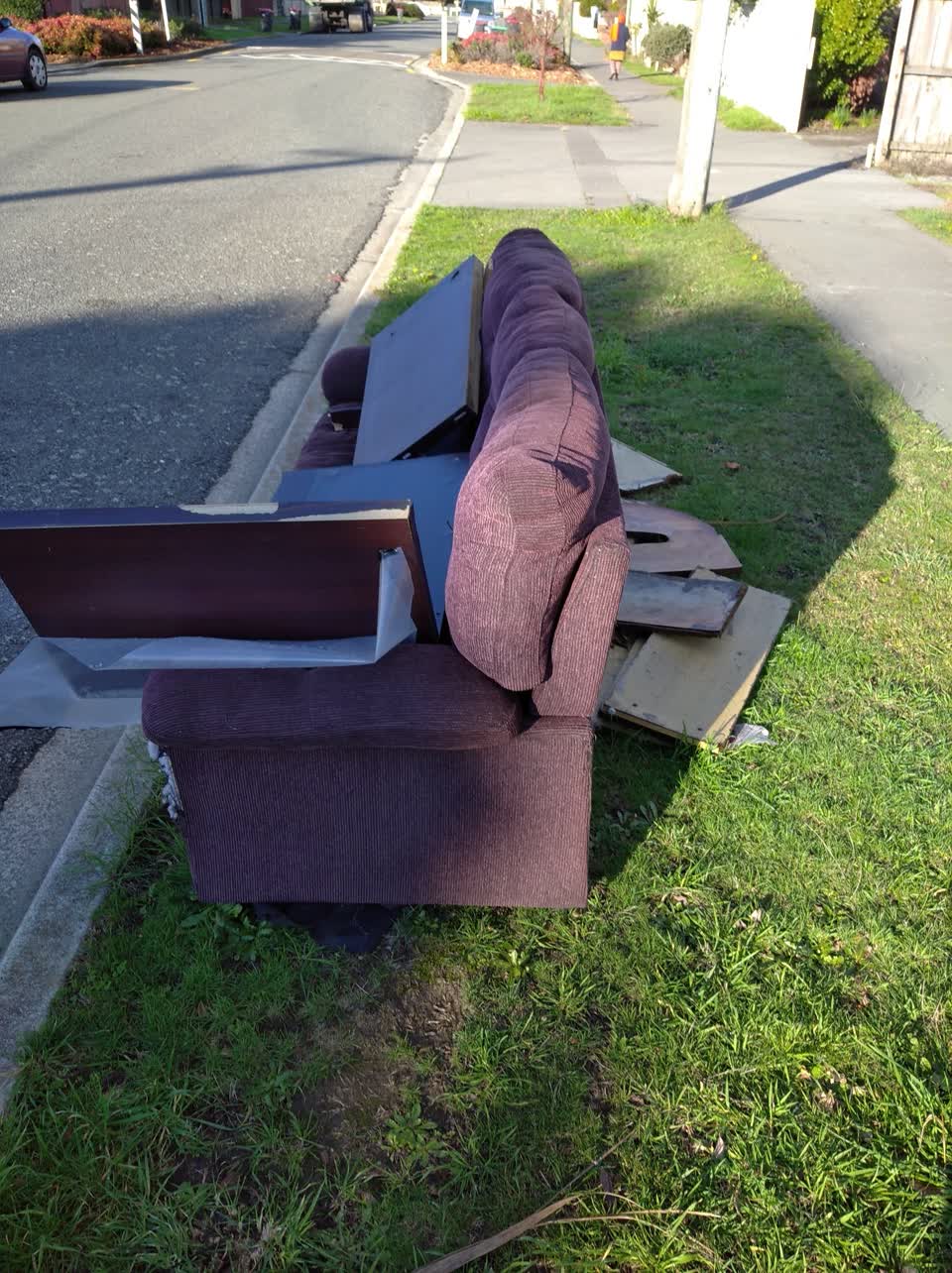 The photograph attached to this rubbish/recycling report
