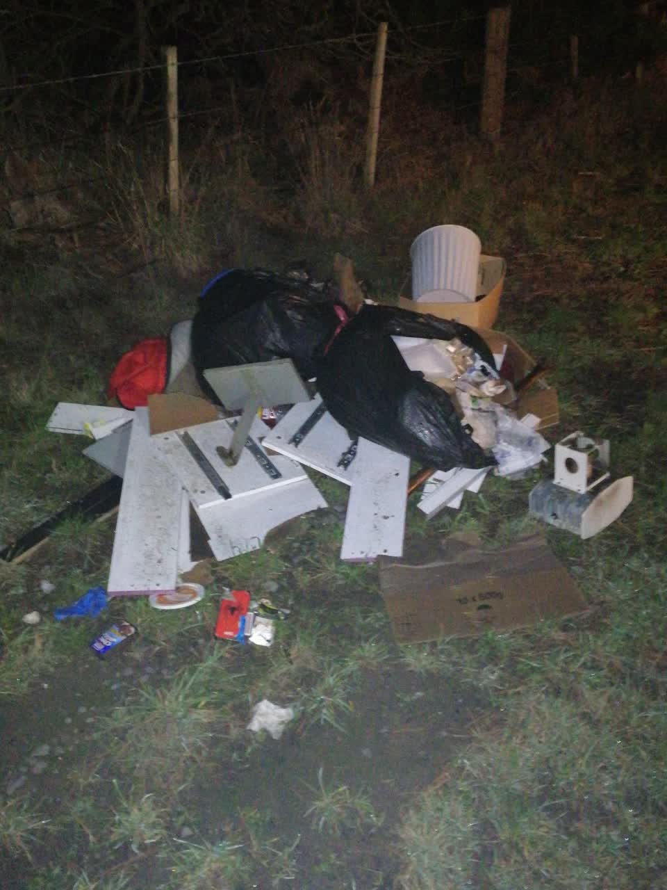 The photograph attached to this rubbish/recycling report