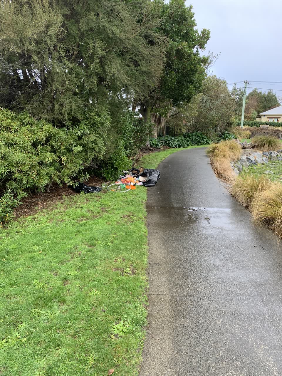 The photograph attached to this rubbish/recycling report