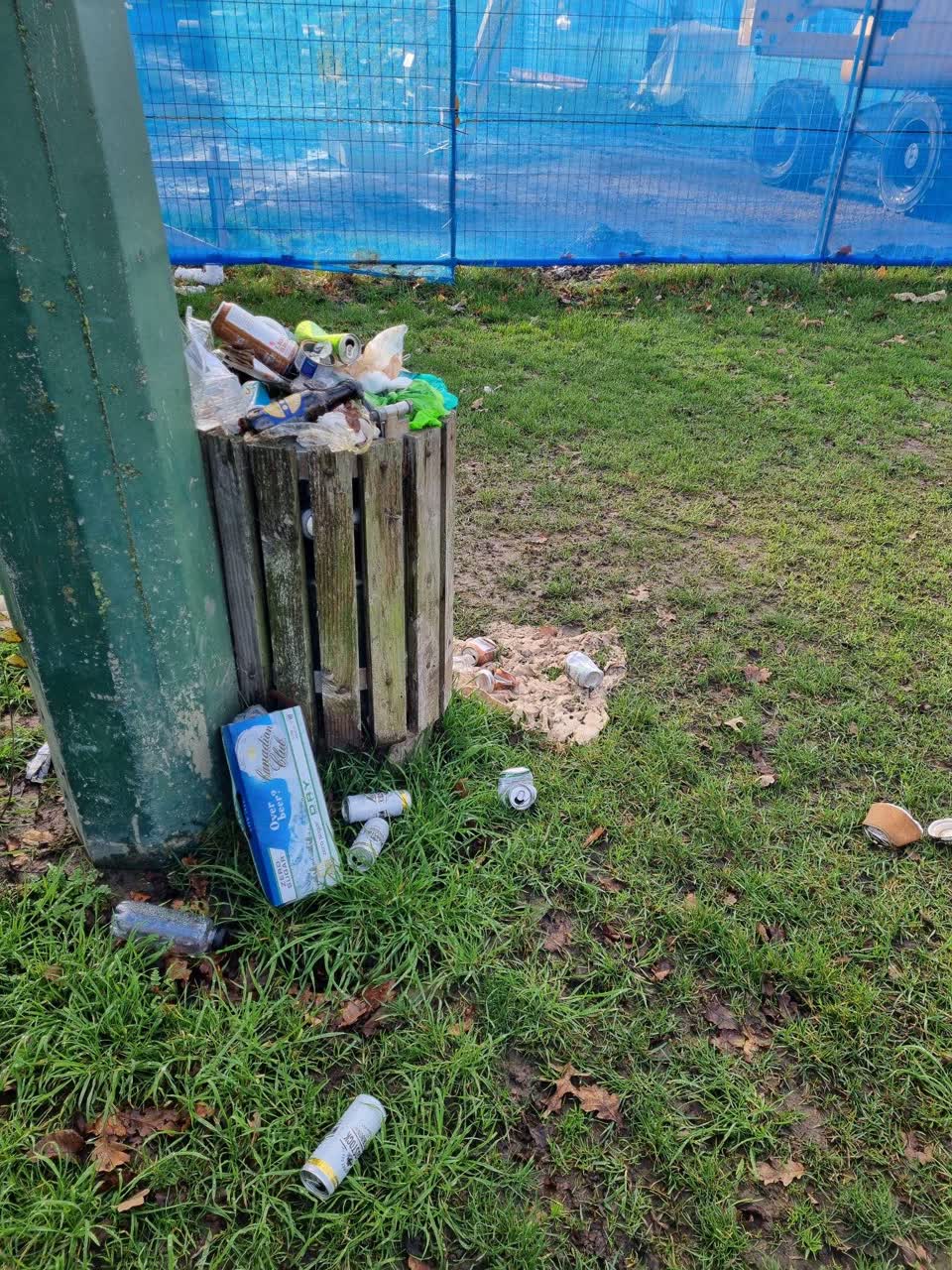 The photograph attached to this rubbish/recycling report