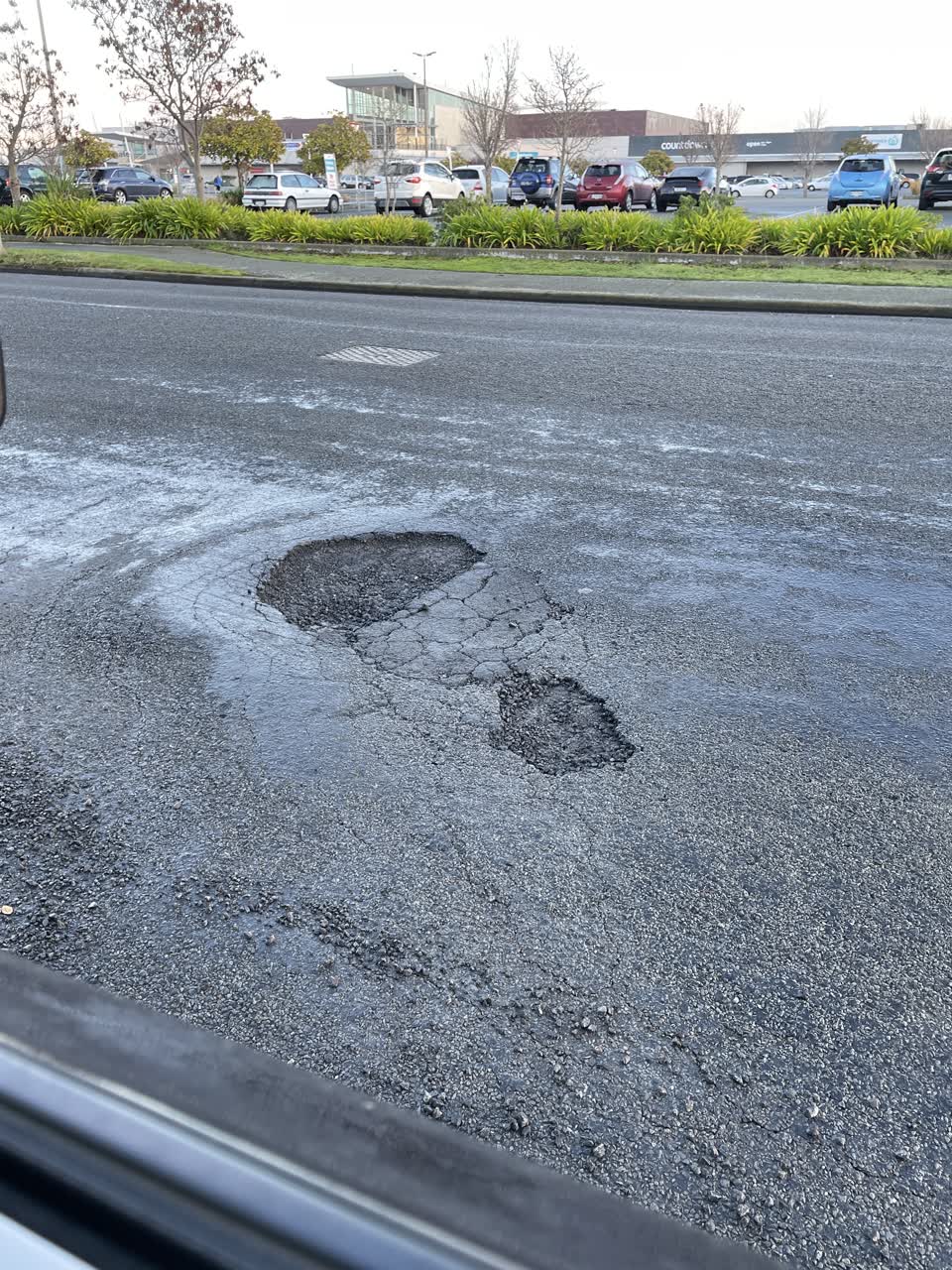 The photograph attached to this roading/streets report
