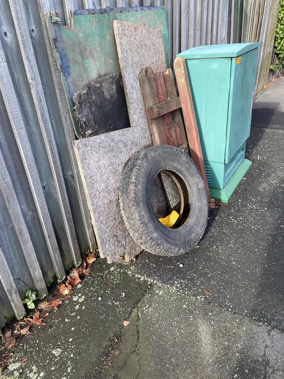 The photograph attached to this rubbish/recycling report