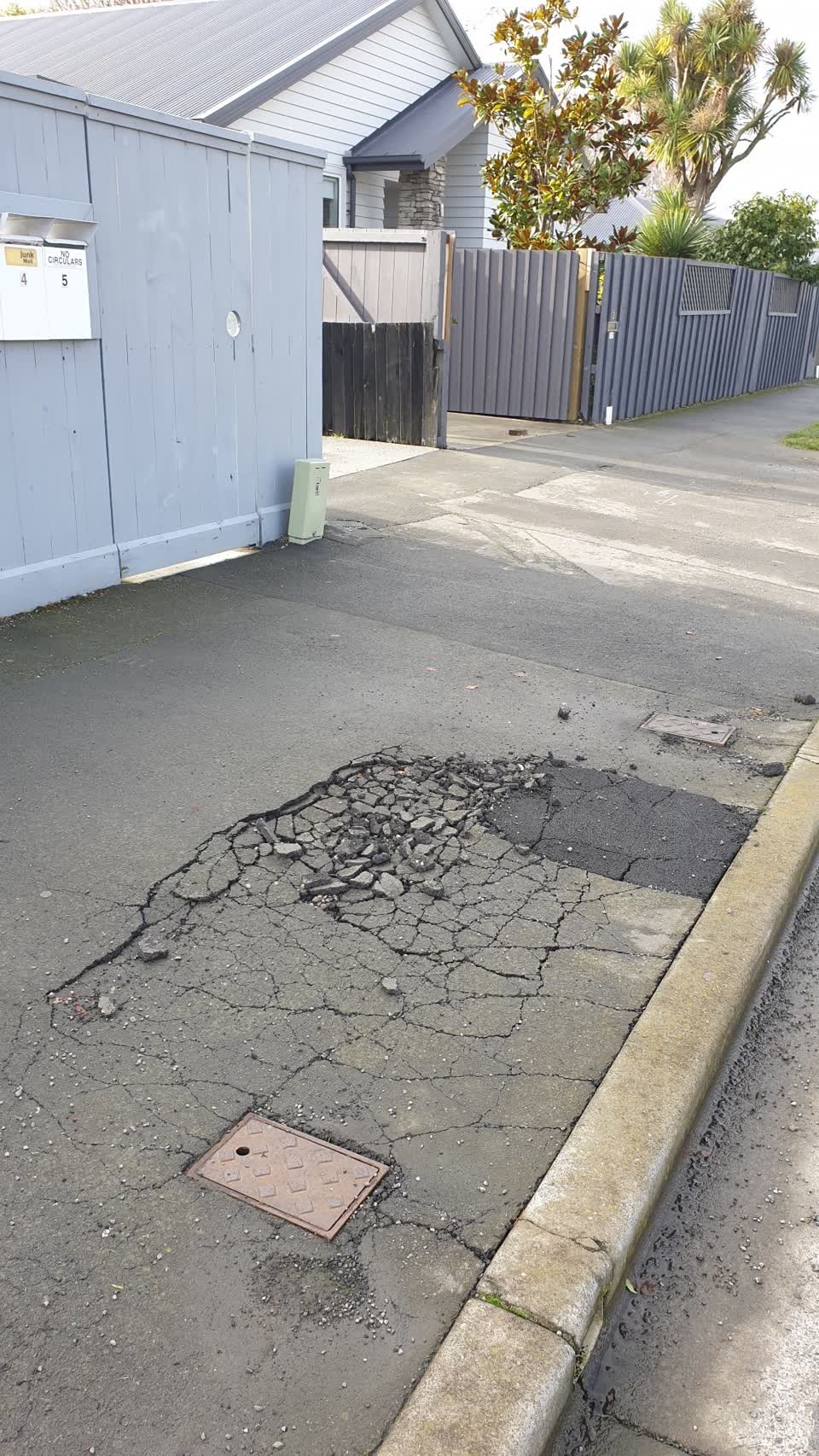 The photograph attached to this roading/streets report