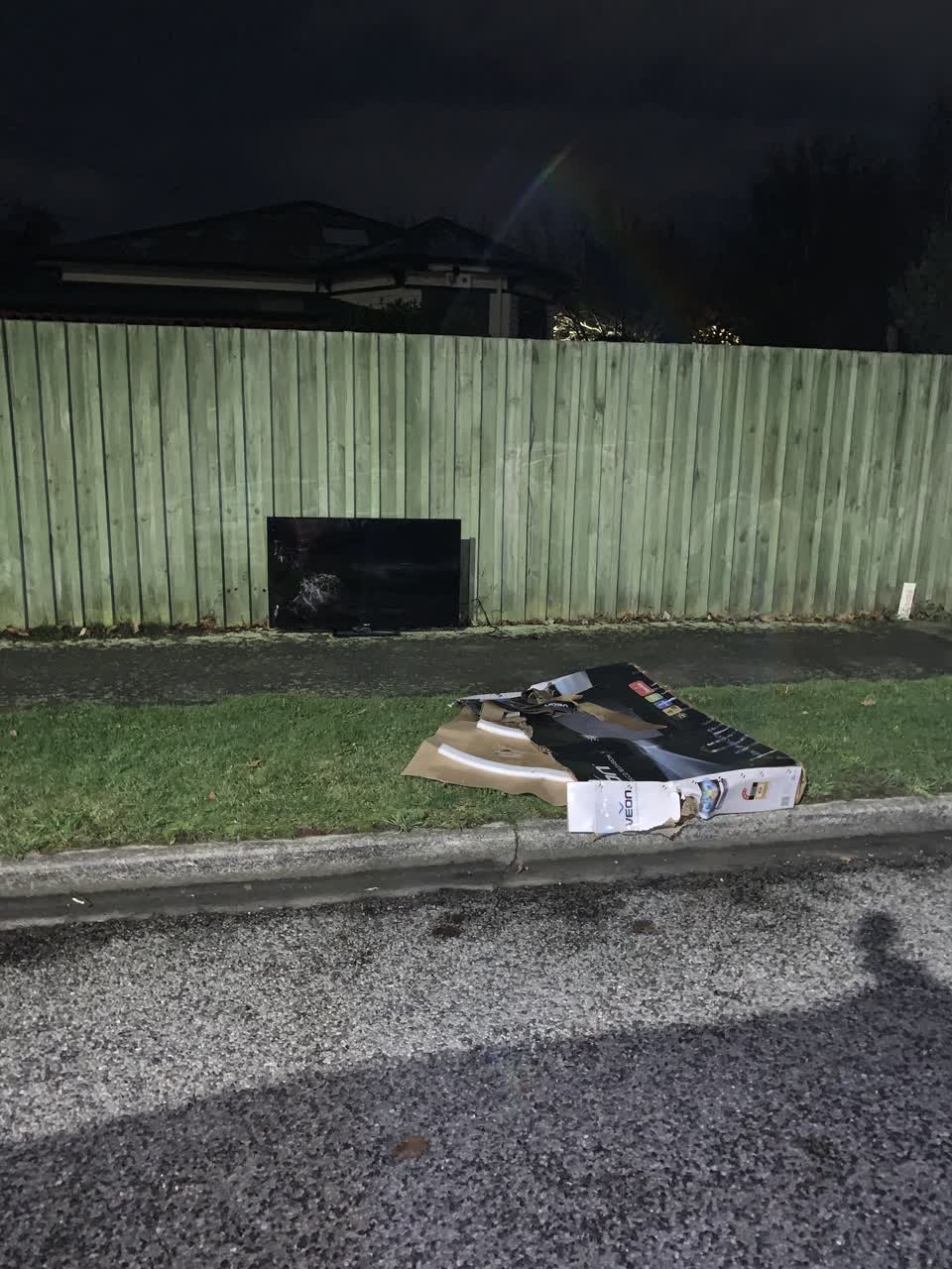 The photograph attached to this rubbish/recycling report