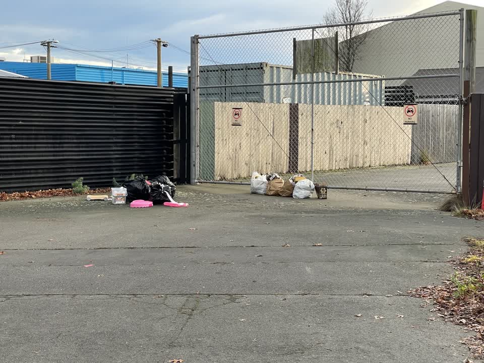 The photograph attached to this rubbish/recycling report