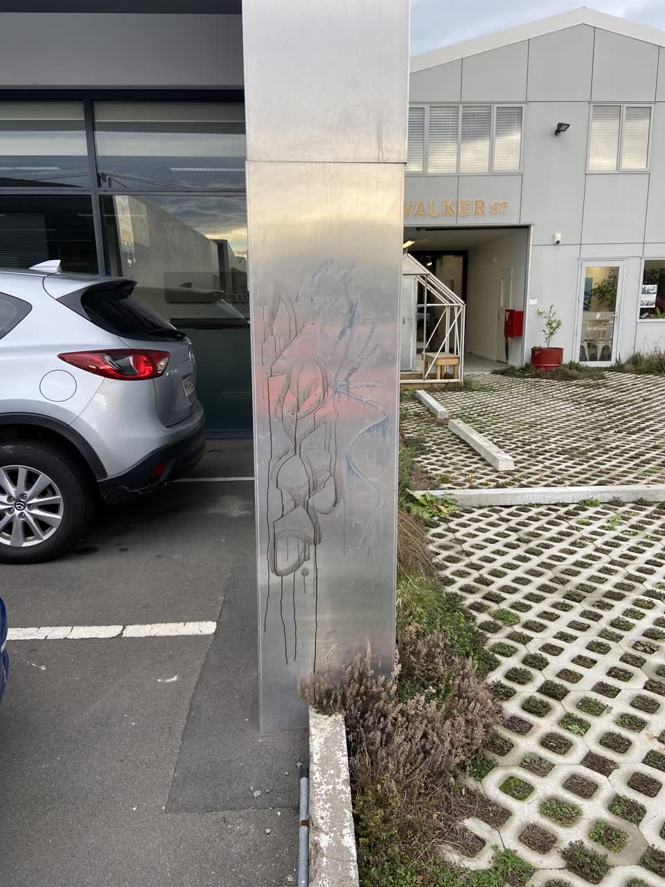 The photograph attached to this graffiti report