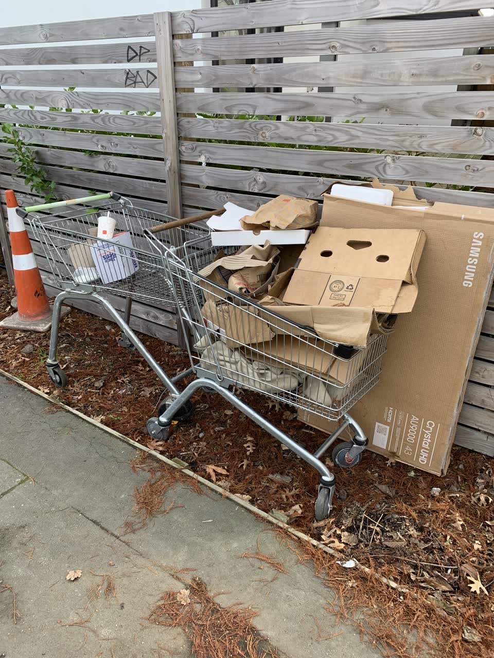 The photograph attached to this rubbish/recycling report