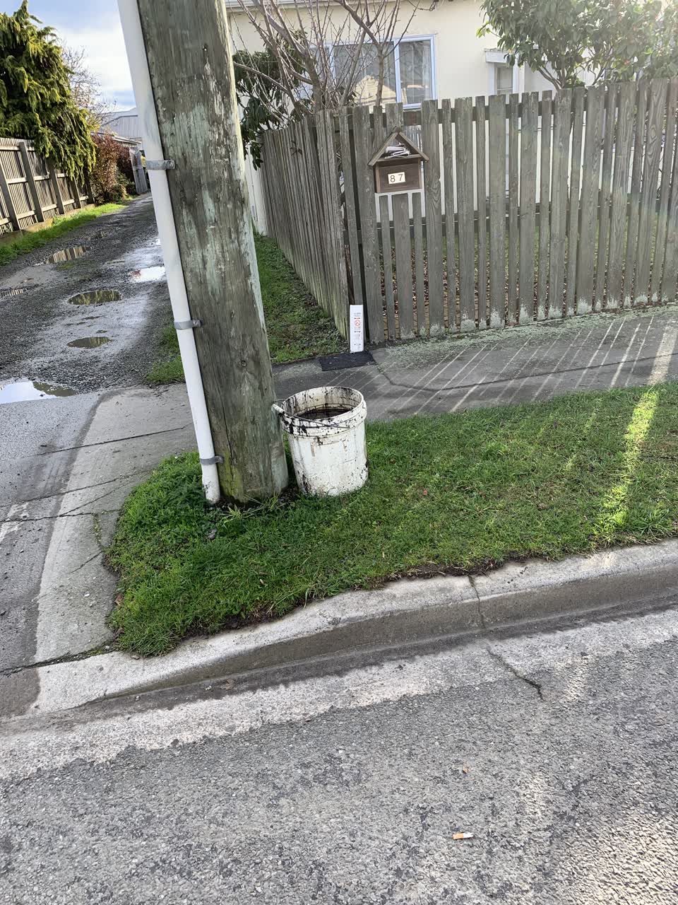 The photograph attached to this rubbish/recycling report
