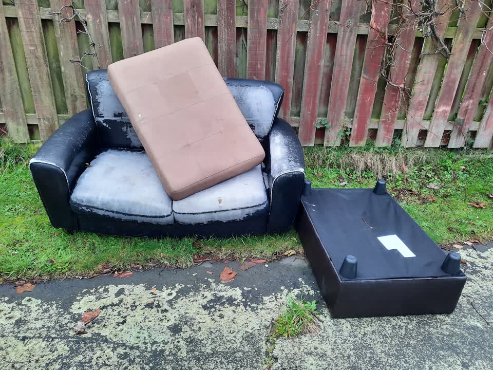 The photograph attached to this rubbish/recycling report