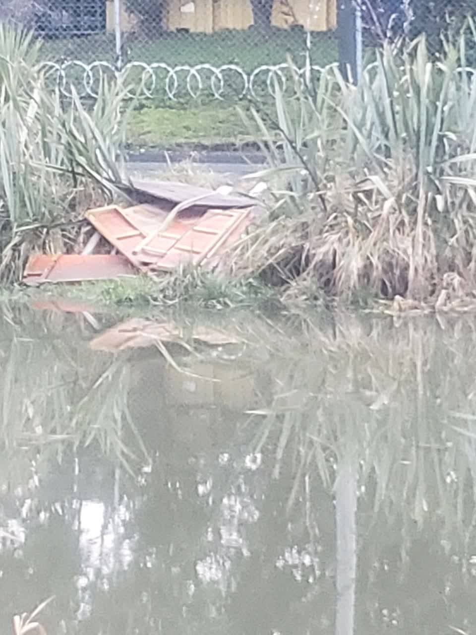 The photograph attached to this rubbish/recycling report