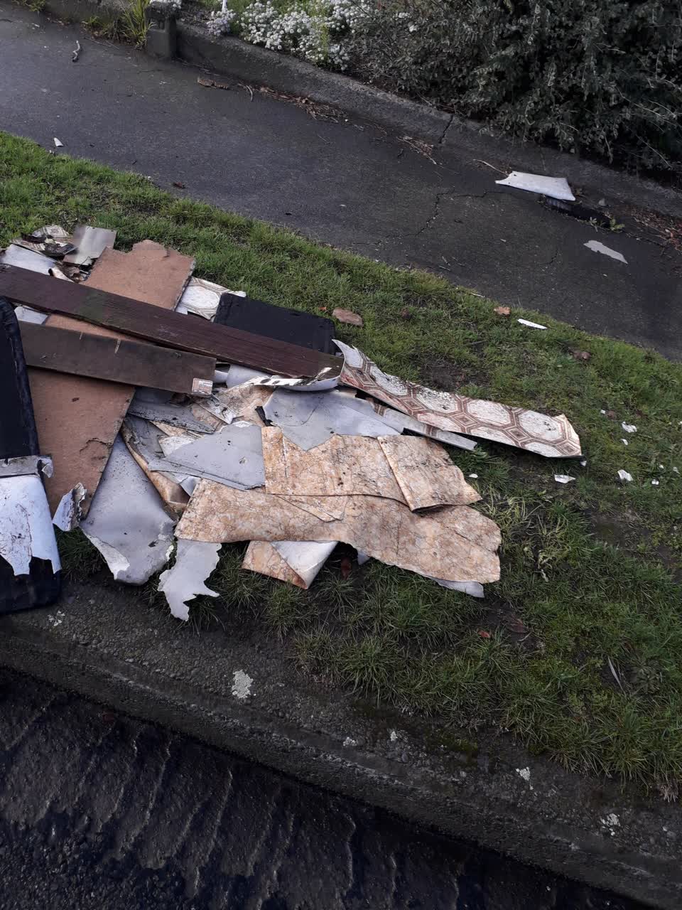 The photograph attached to this rubbish/recycling report