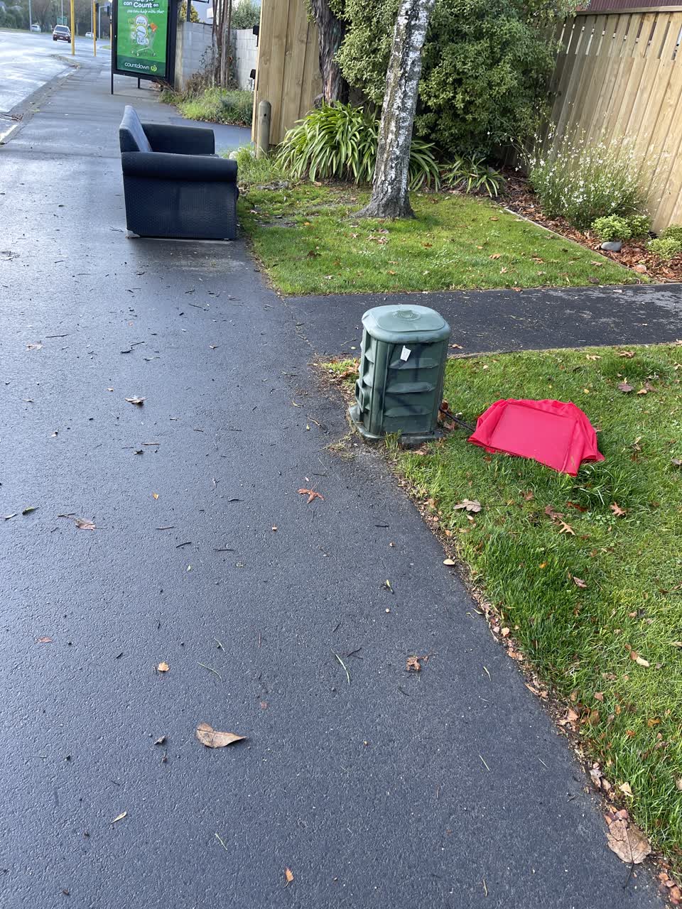 The photograph attached to this rubbish/recycling report