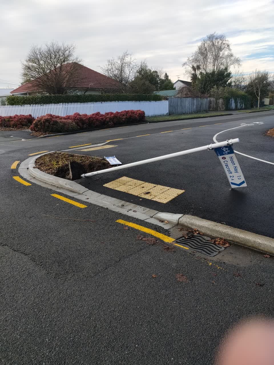 The photograph attached to this roading/streets report