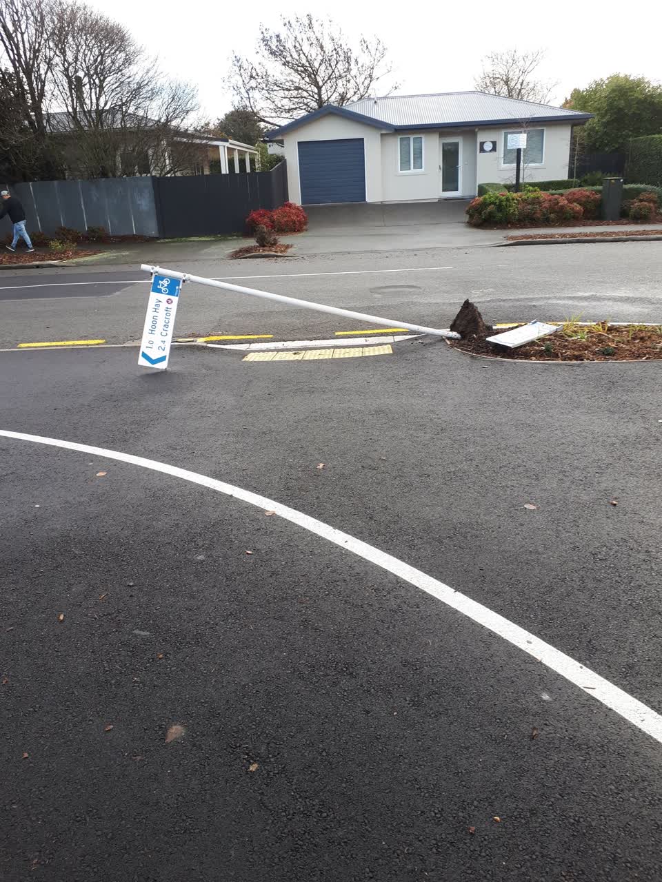 The photograph attached to this roading/streets report