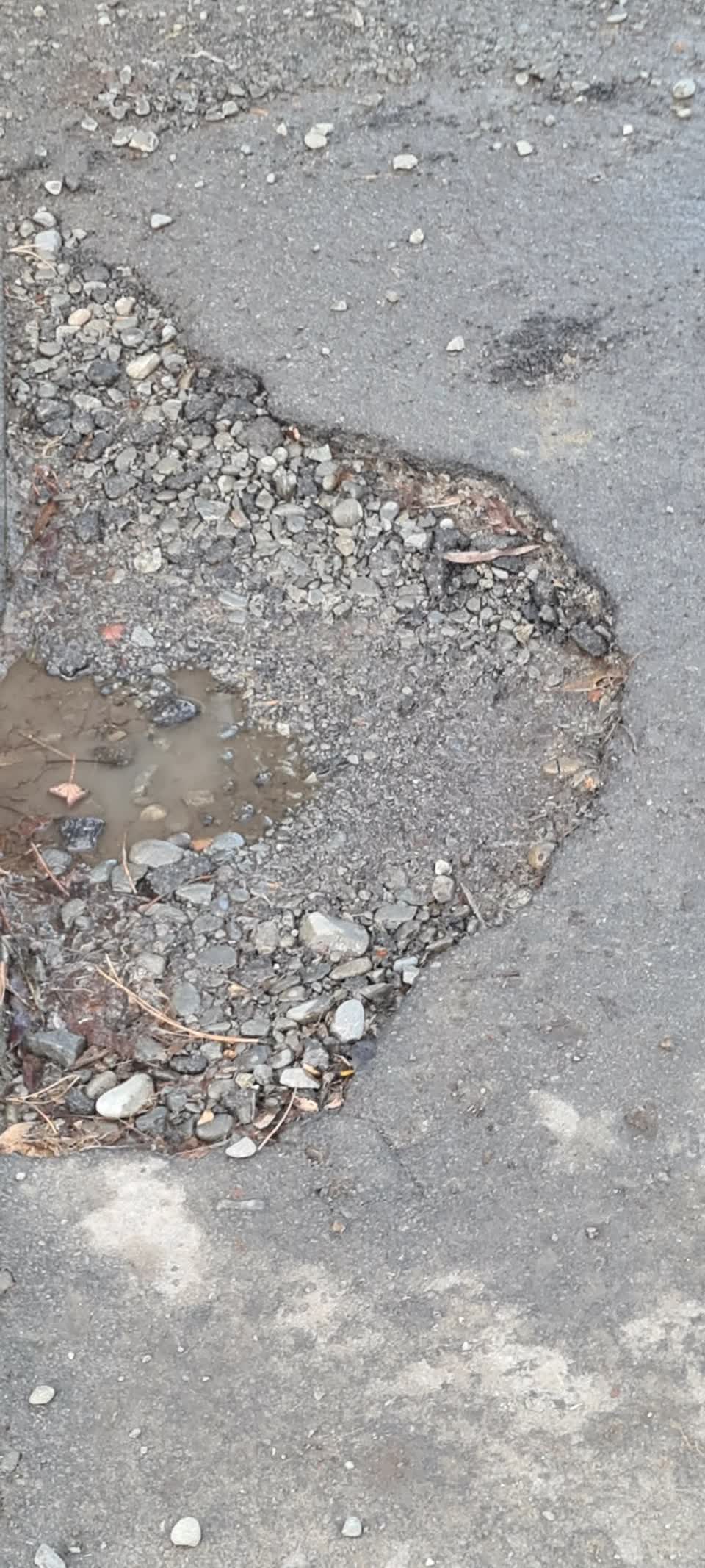 The photograph attached to this roading/streets report