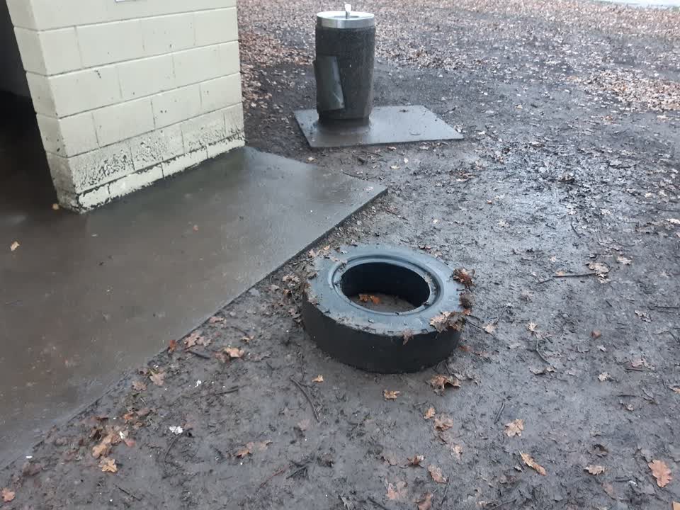 The photograph attached to this rubbish/recycling report