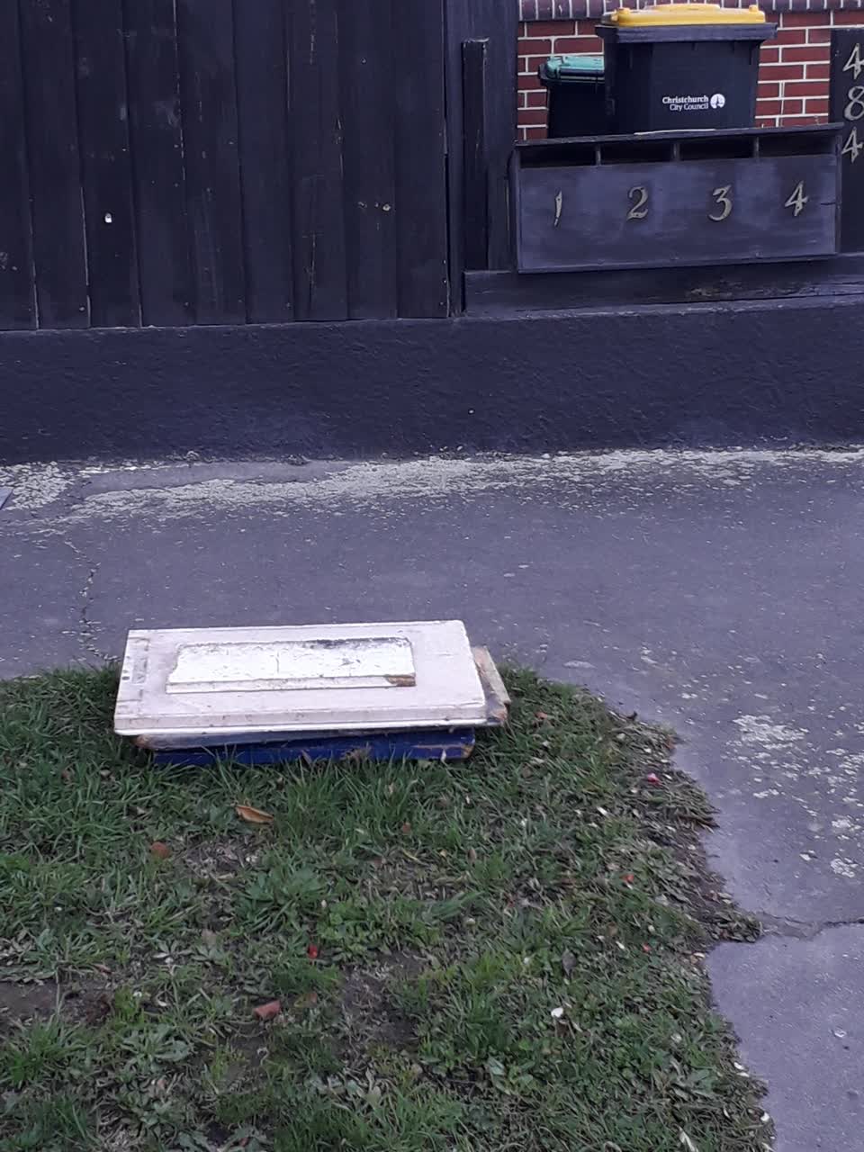 The photograph attached to this rubbish/recycling report