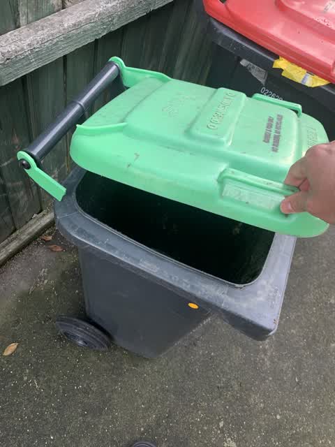 Rubbish/Recycling, a report photo