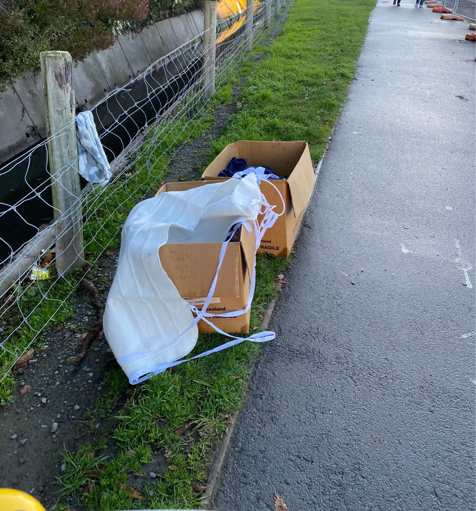 The photograph attached to this rubbish/recycling report