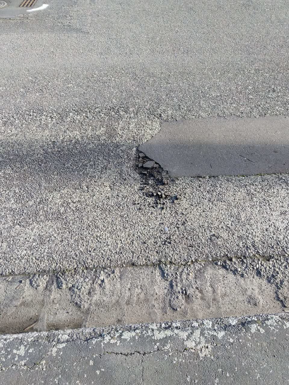 The photograph attached to this roading/streets report