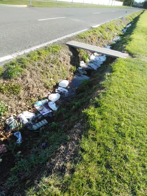 Rubbish/Recycling, a report photo