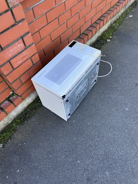 Rubbish/Recycling, a report photo