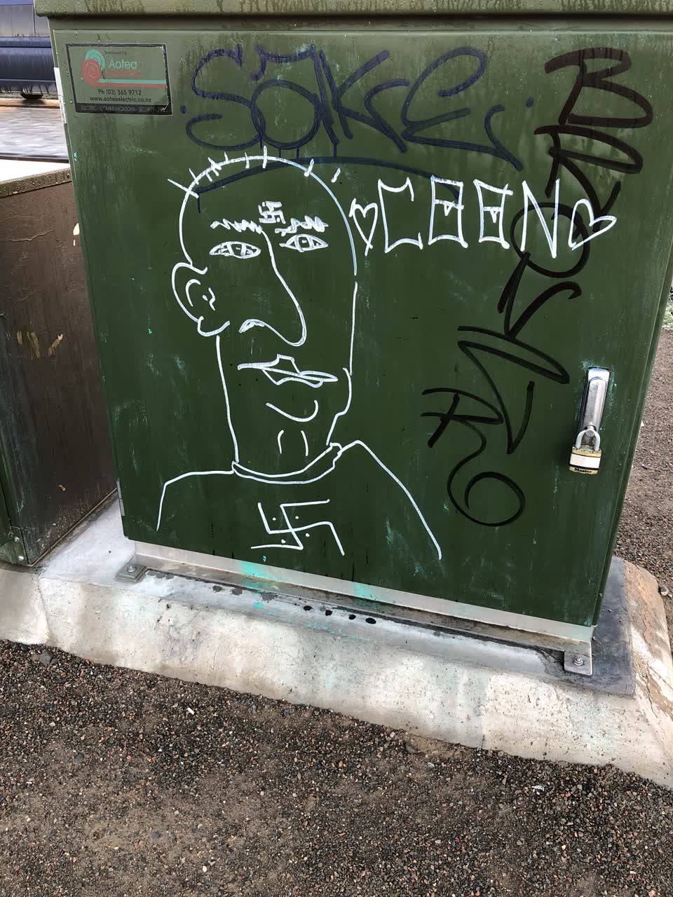 The photograph attached to this graffiti report