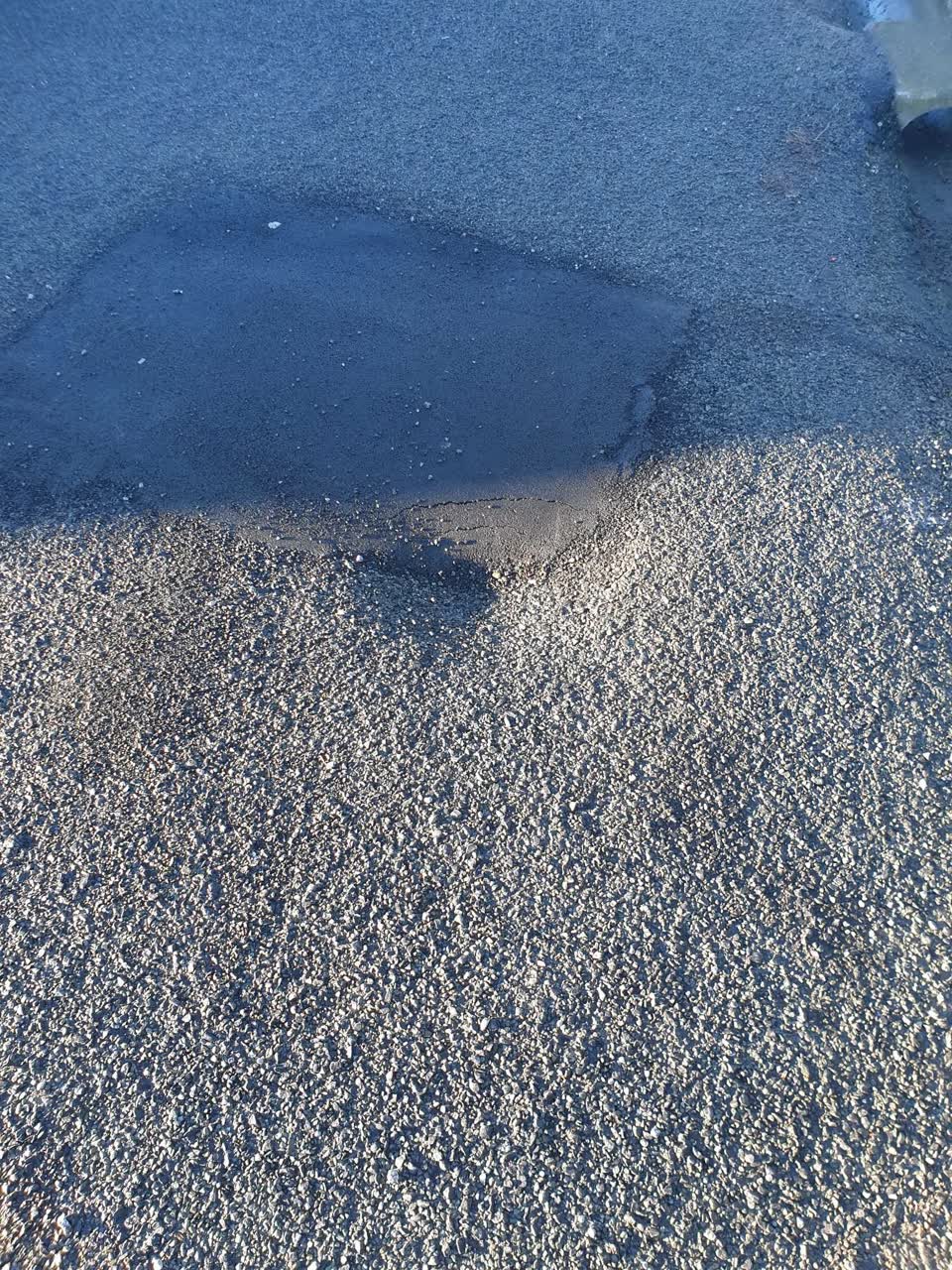 The photograph attached to this roading/streets report