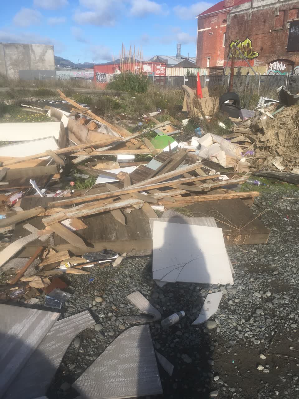 The photograph attached to this rubbish/recycling report
