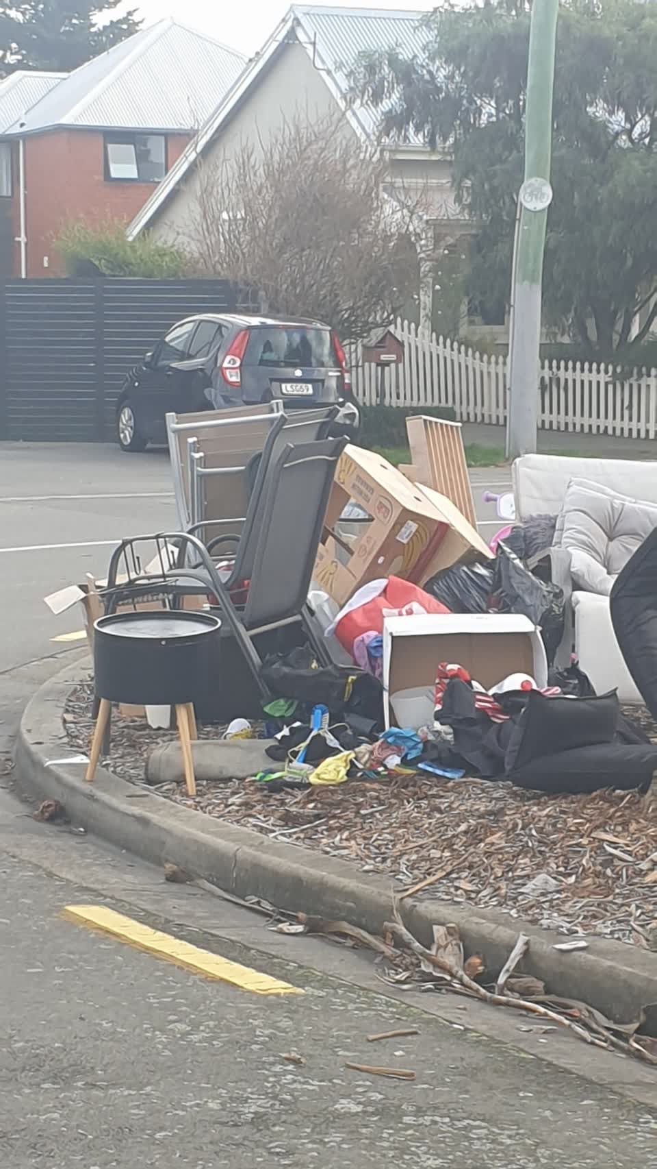The photograph attached to this rubbish/recycling report