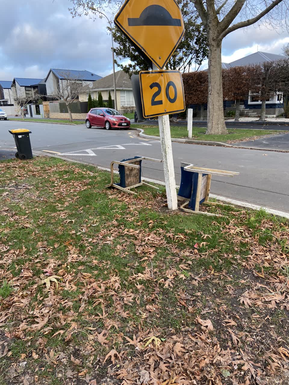 The photograph attached to this rubbish/recycling report