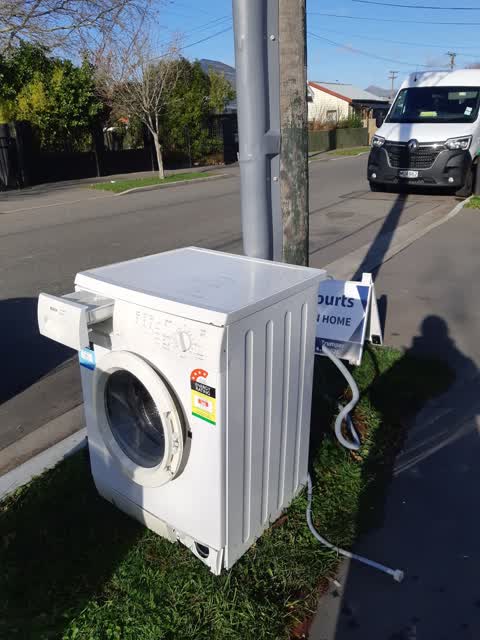 Rubbish/Recycling, a report photo