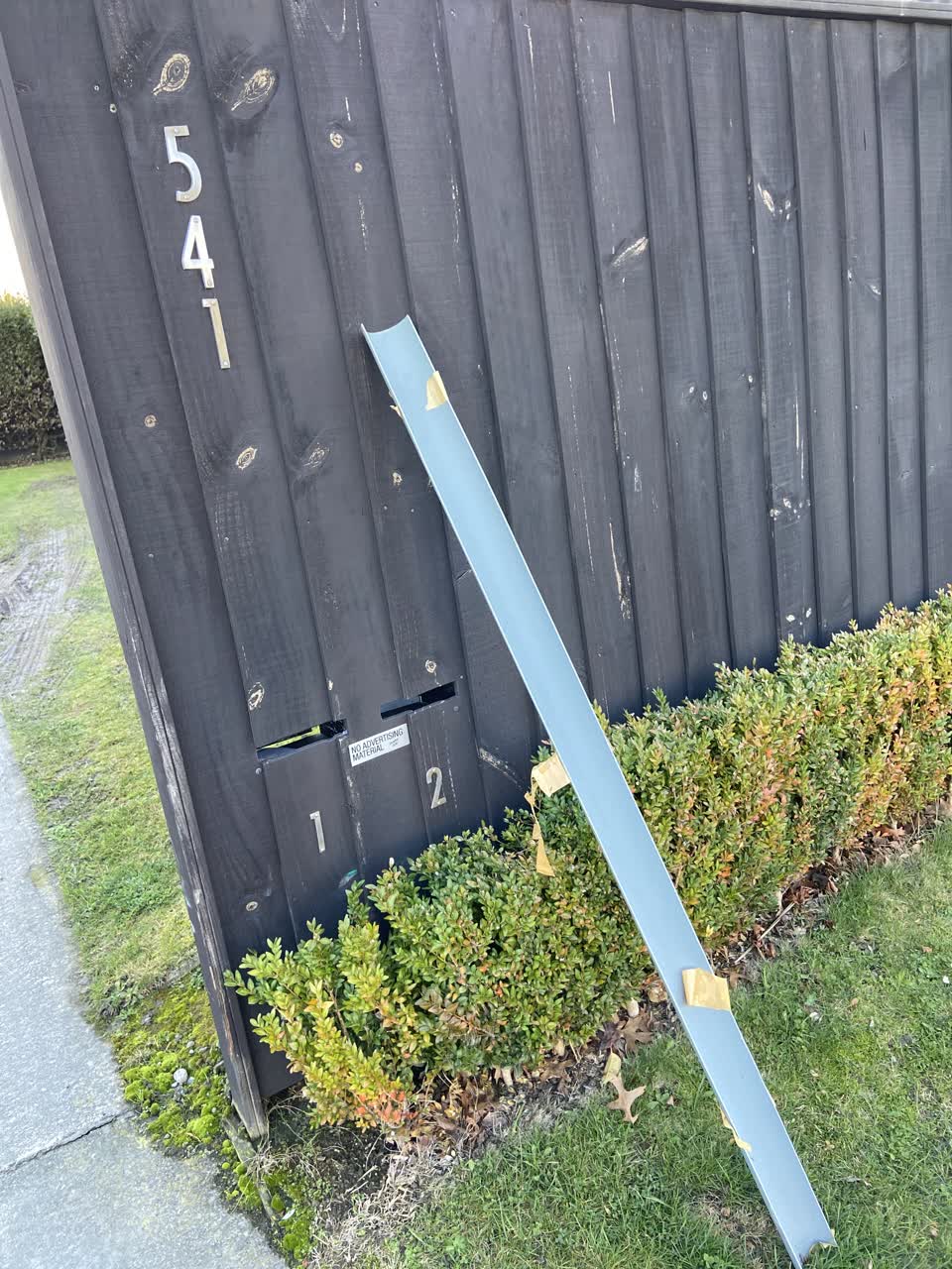 The photograph attached to this rubbish/recycling report