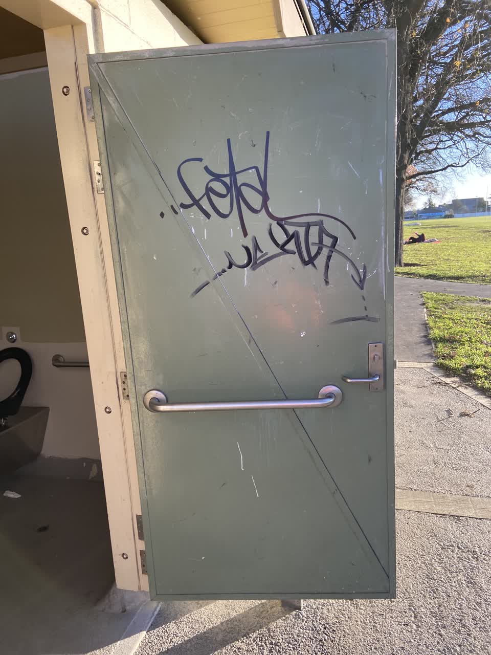The photograph attached to this graffiti report
