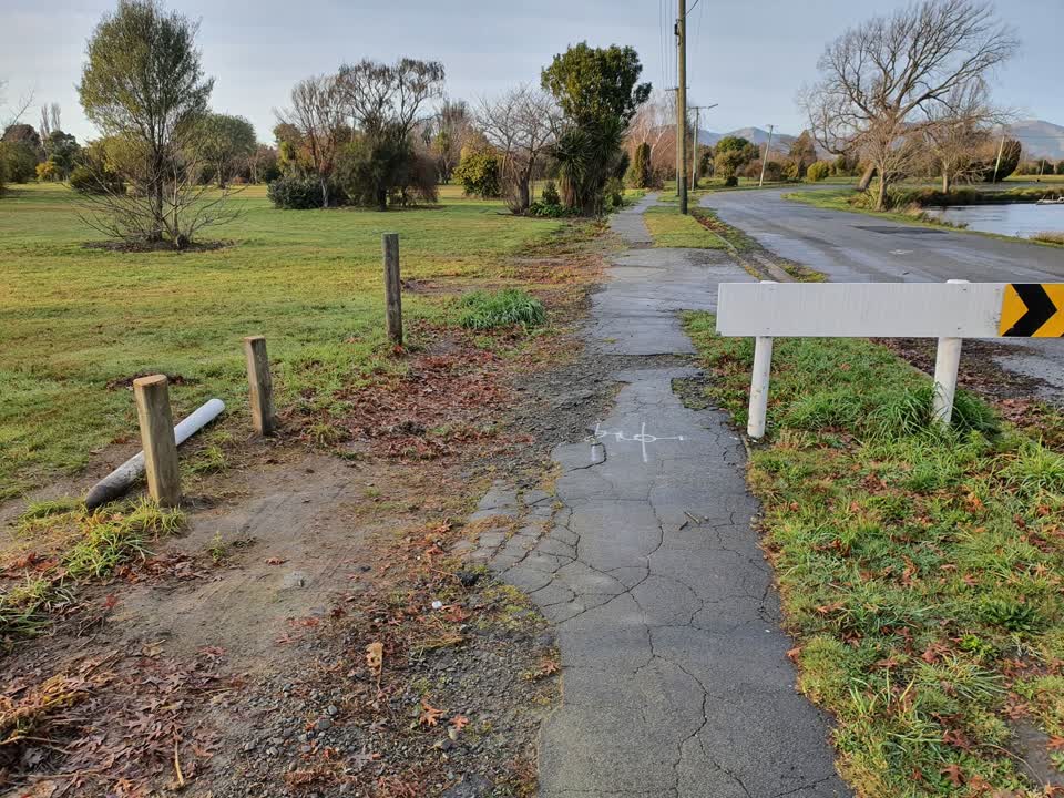 The photograph attached to this roading/streets report