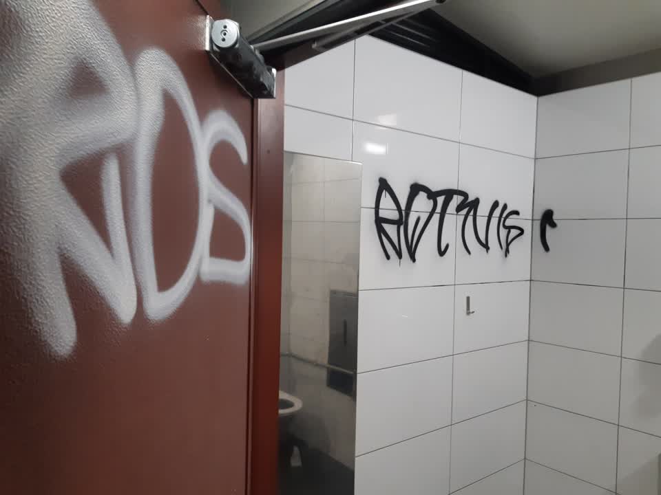 The photograph attached to this graffiti report