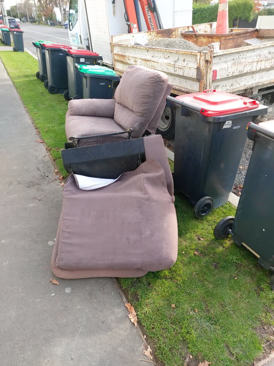 The photograph attached to this rubbish/recycling report