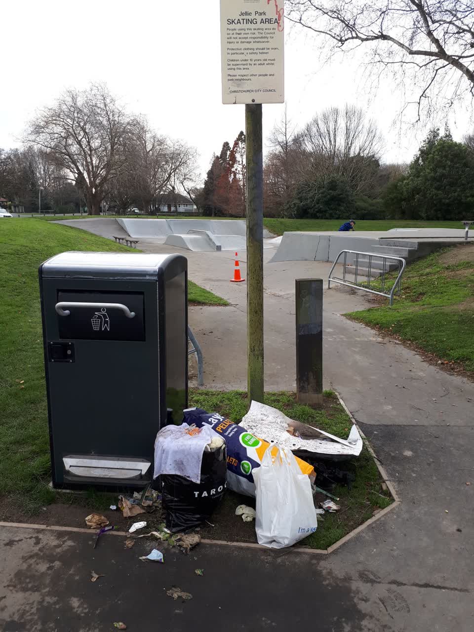 The photograph attached to this rubbish/recycling report