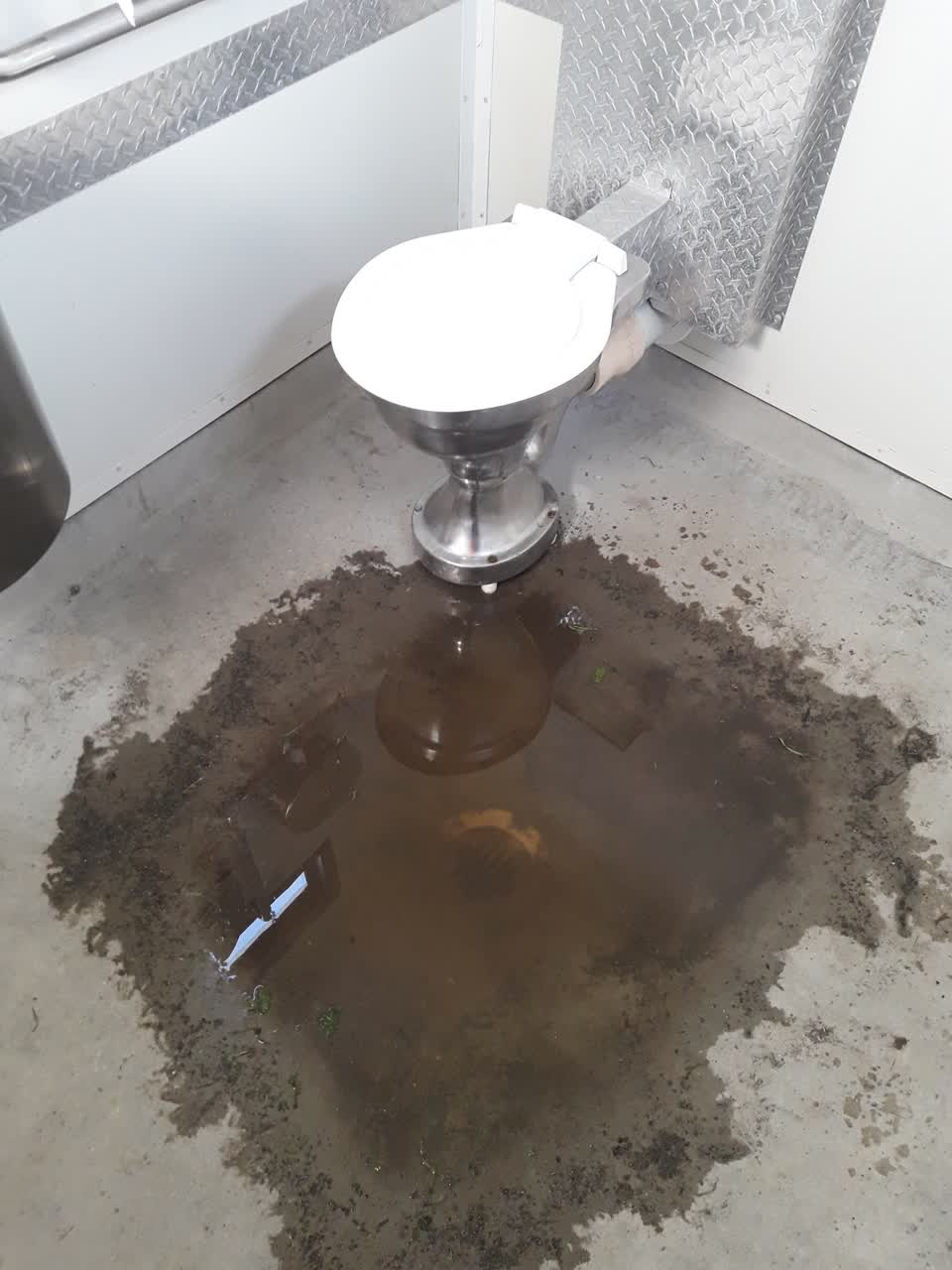 The photograph attached to this sewer - leak / blockage report