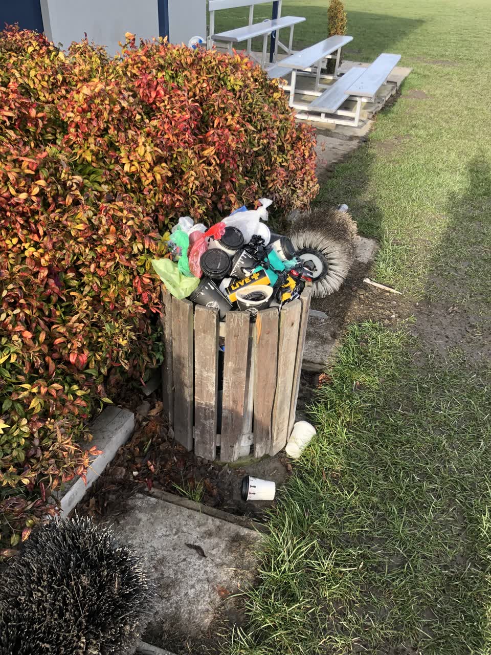 The photograph attached to this rubbish/recycling report