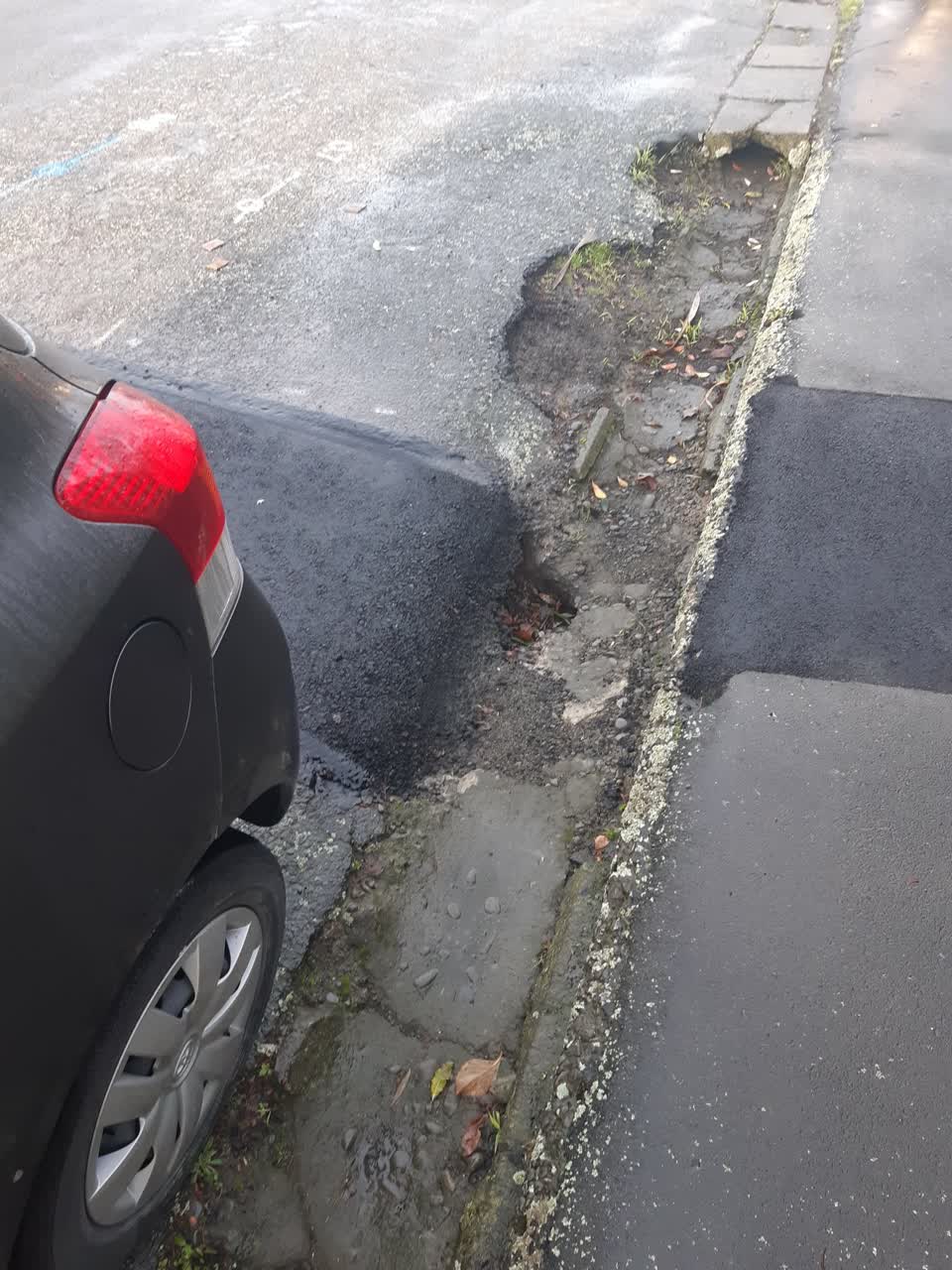 The photograph attached to this roading/streets report