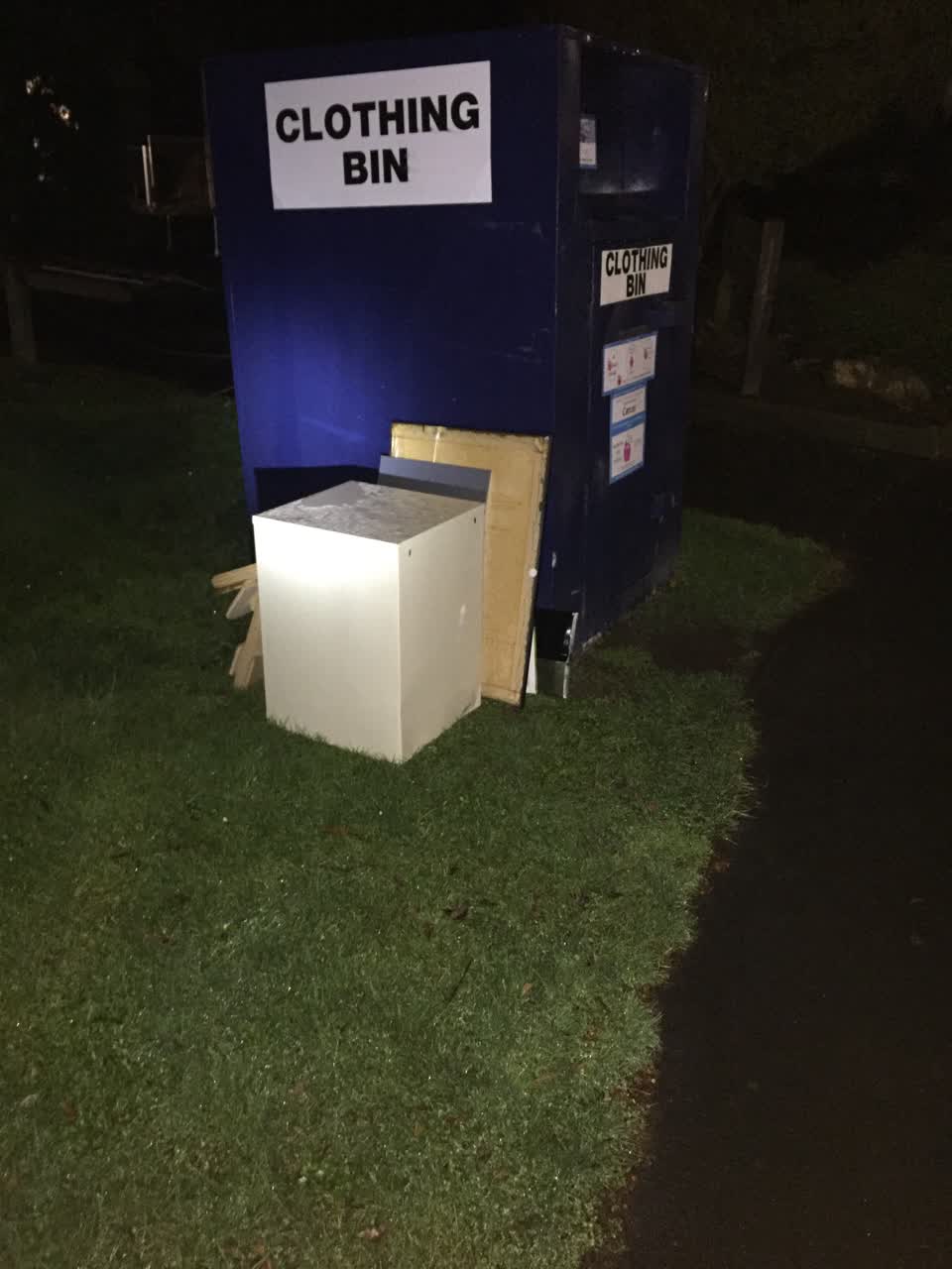 The photograph attached to this rubbish/recycling report