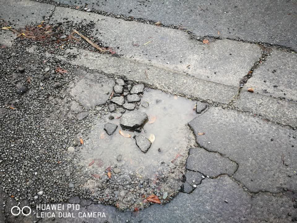 The photograph attached to this roading/streets report