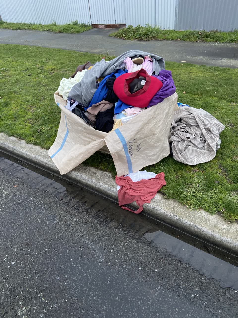 The photograph attached to this rubbish/recycling report