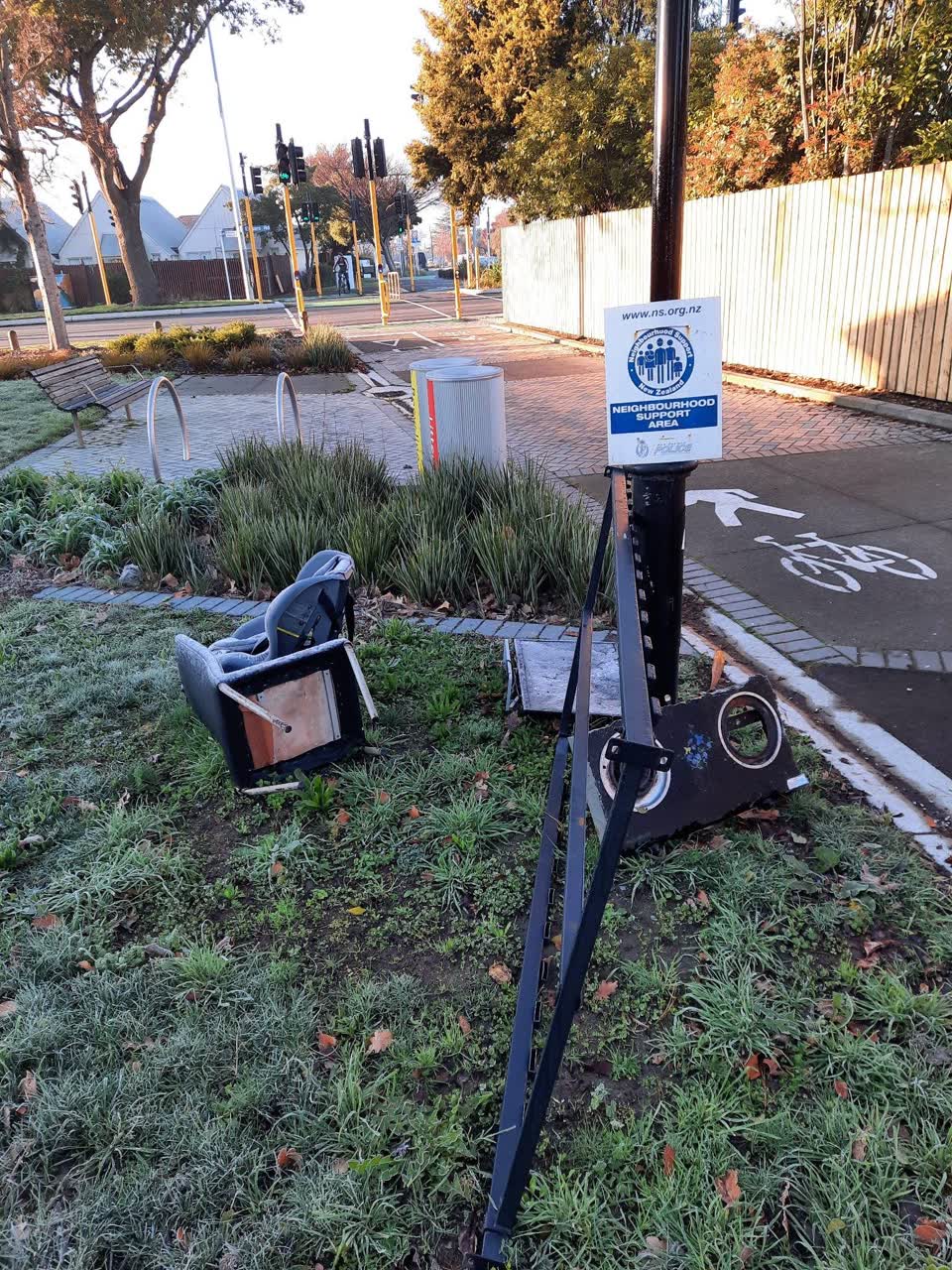 The photograph attached to this rubbish/recycling report