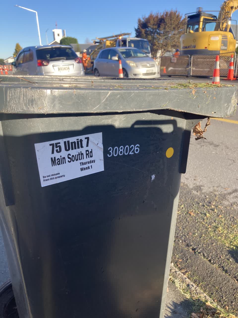 The photograph attached to this rubbish/recycling report