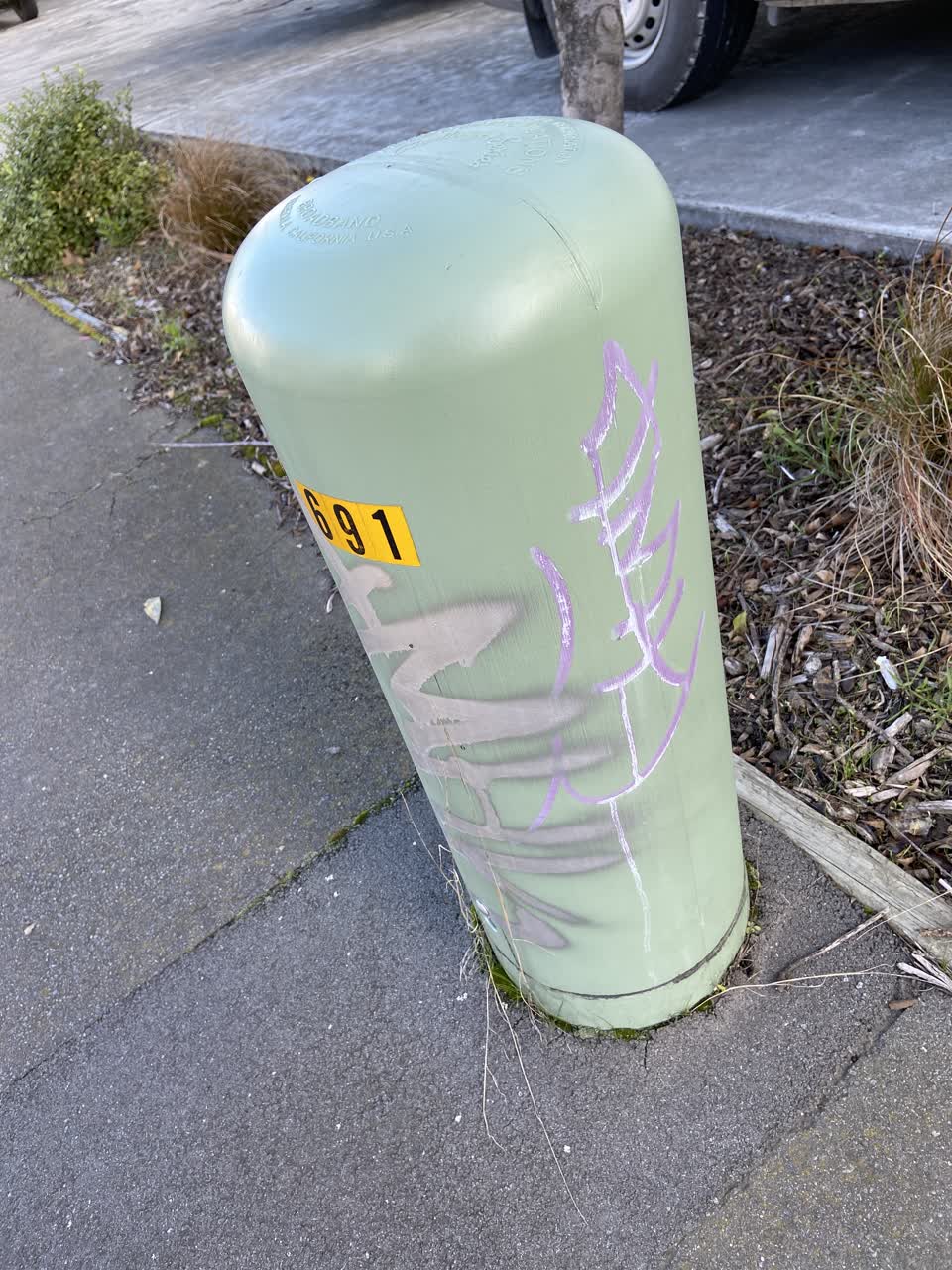 The photograph attached to this graffiti report