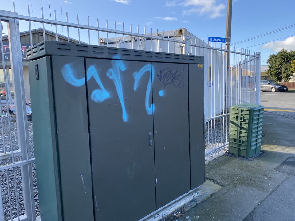 The photograph attached to this graffiti report