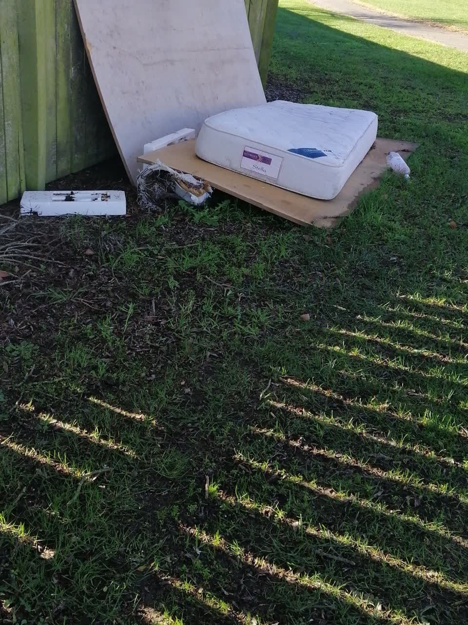The photograph attached to this rubbish/recycling report