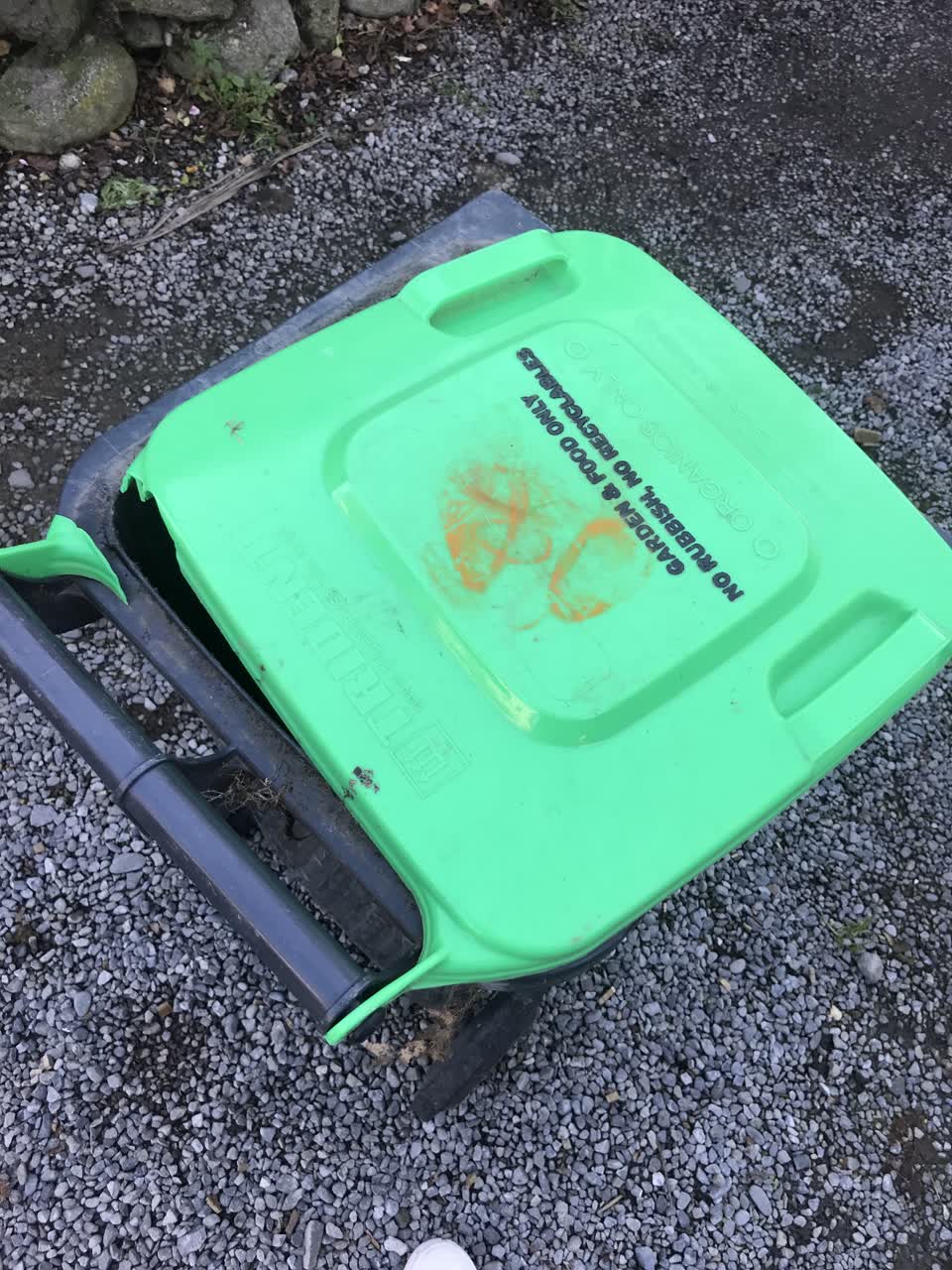 The photograph attached to this rubbish/recycling report
